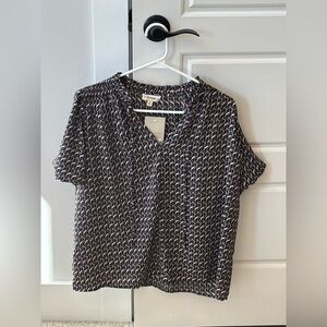 EE:SOME Size Small Top